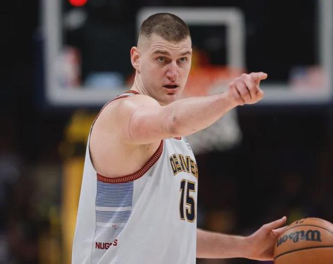 曼联红魔主场零封狼队