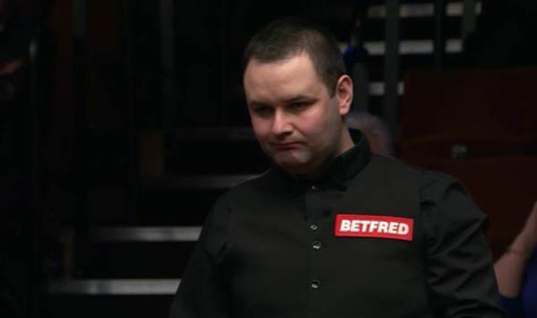 拉维亚开赛8分钟离场，球迷：他是我见过最易受伤的球员之一