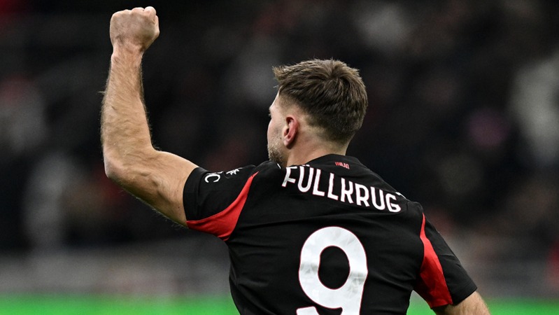 辽宁男篮连续两轮不敌广州龙狮，战绩止步杯赛，阵容调整和外援表现引发争议。